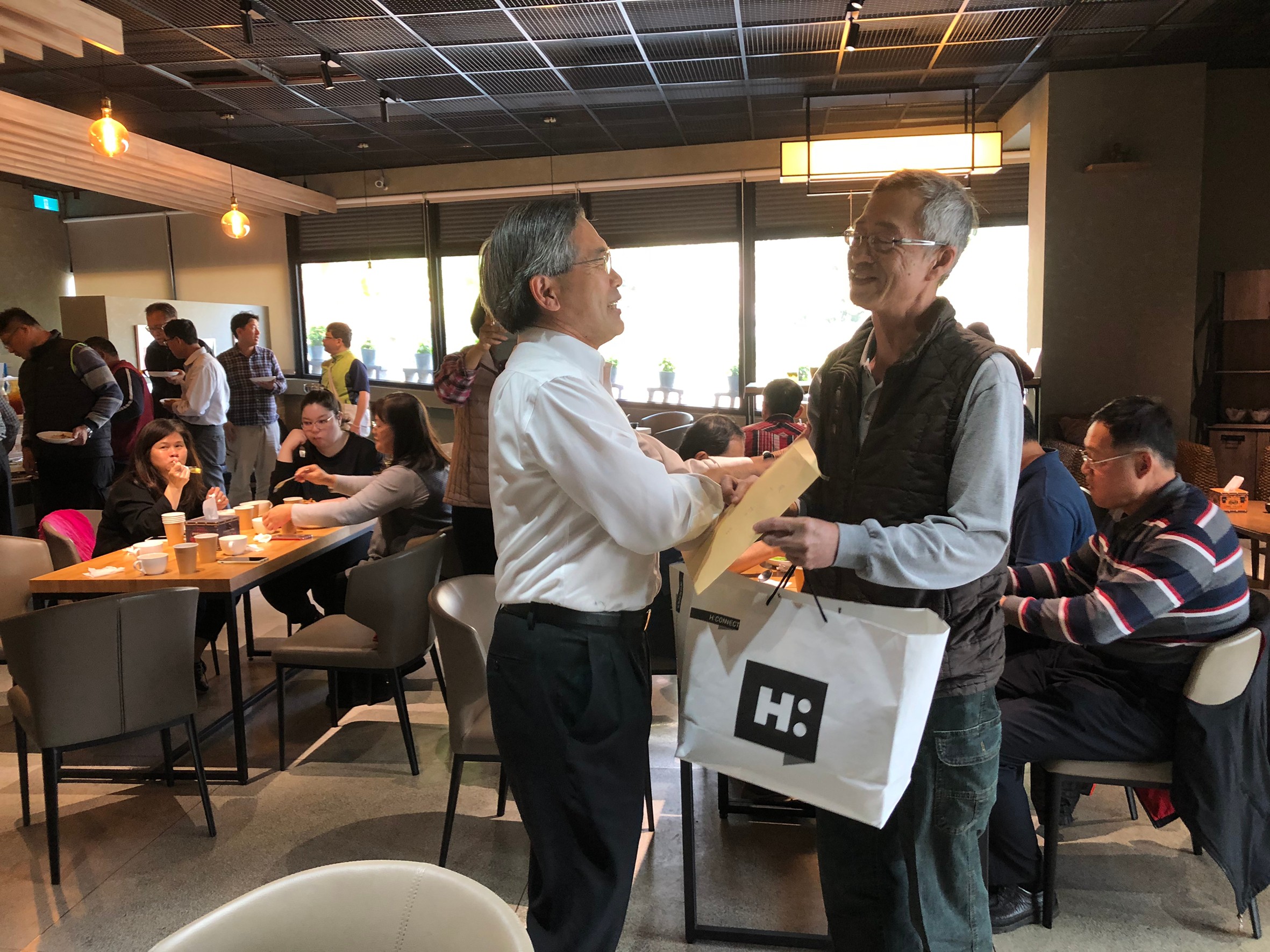 1100126總務環安期末餐會-歡送丁哲生